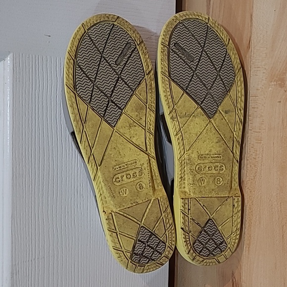 Crocs women's size 8 shoes - Picture 5 of 5